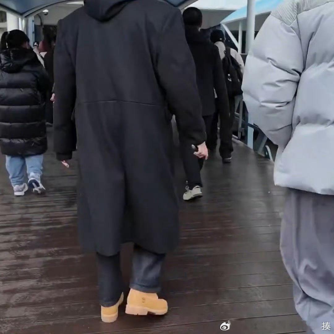 ⭐ ⚽ 依稀记得之前有人说这个房间没有阿星的物品，来来来，看看这个鞋子够不够打脸