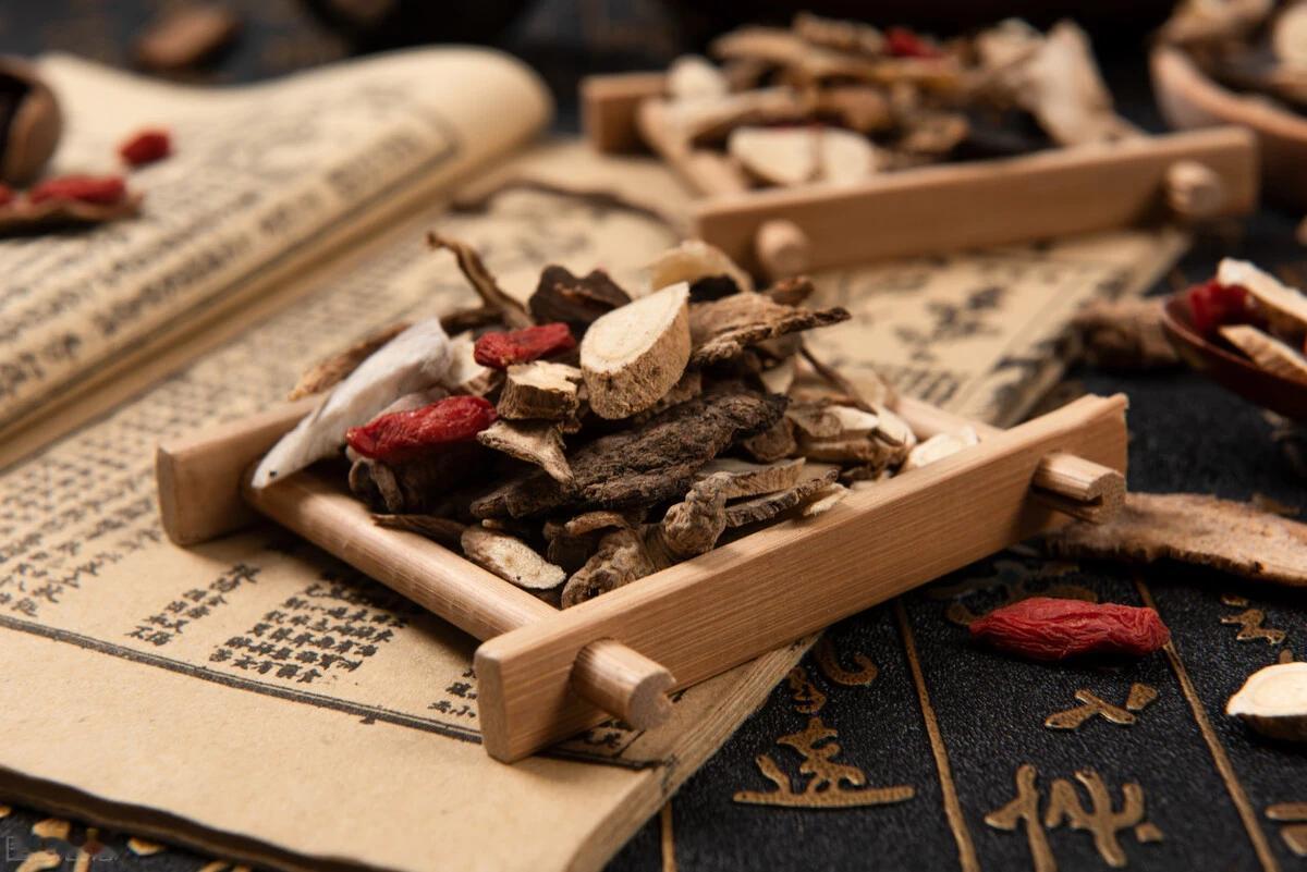 上热下寒？一盒中成药，助你清上温下，引火归元！

你是否经常感到上半身热得难受，
