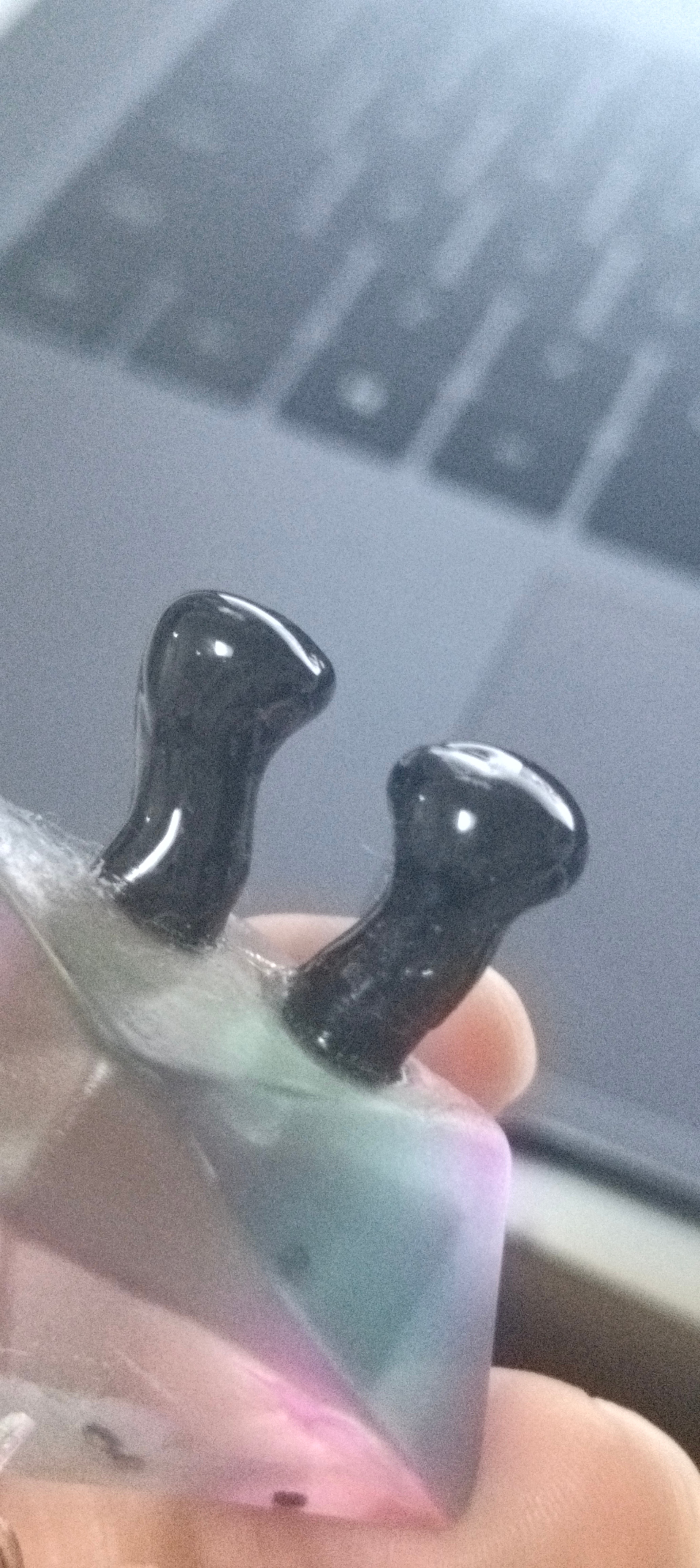 努力了！p1修补前（全是凝固的520胶）； P2修补后（先用砂纸打磨，然后涂了两