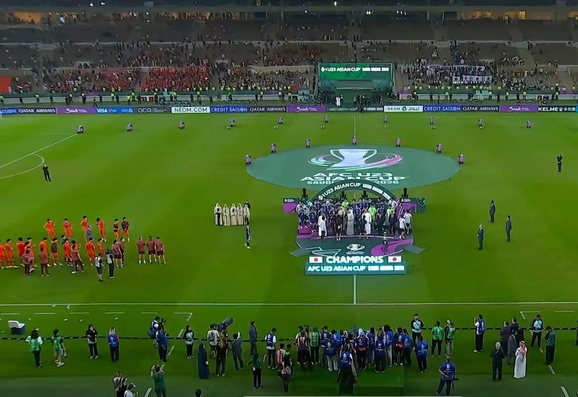 果然球品见人品，颁奖礼后中国队的表现，再一次证明了我们这些球员的人品！虽然0-4