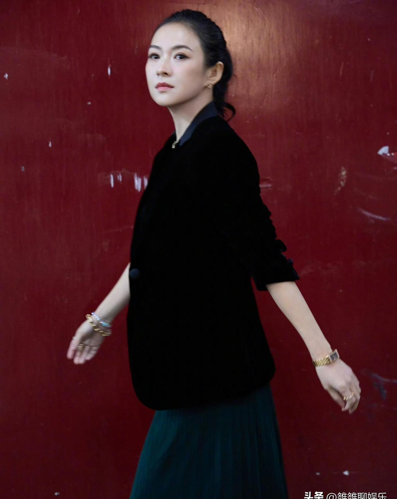 电影还没上全呢，章子怡就凭詹周氏这角色又拿了个奖？
还是香港那帮最会写故事的编