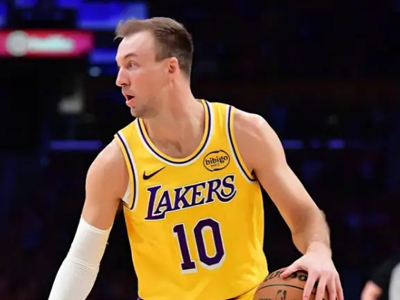 什么水平？肯纳德作为湖人球员出战12场比赛：场均10.3分2.6篮板1.9助攻，