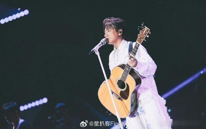 还得是海来阿木 从背着书包穿越20公里山路的求学少年，到用歌声征服千万听众的实力