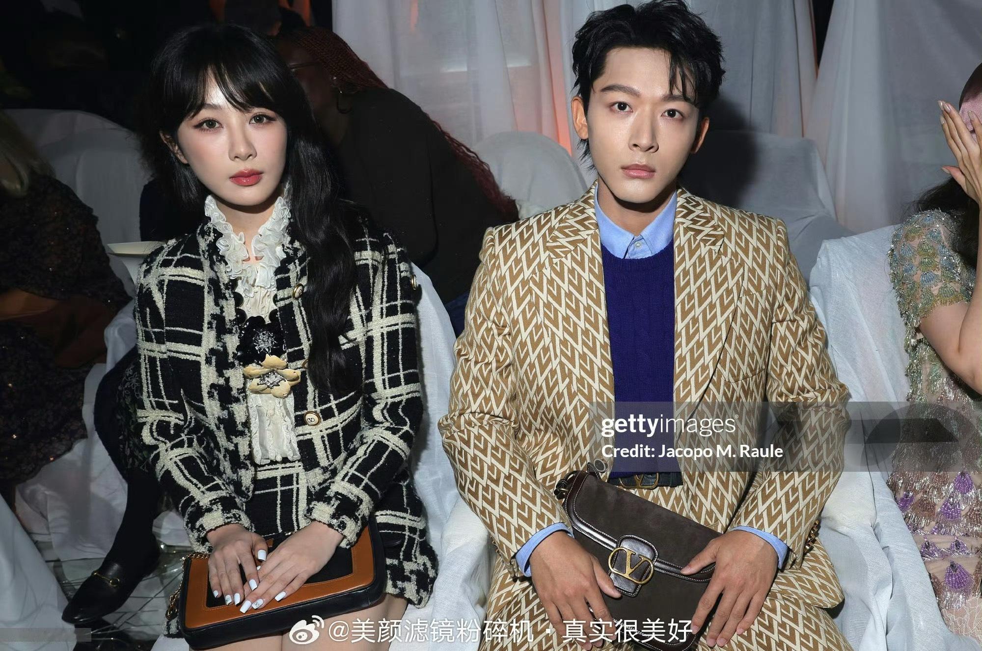 #杨紫张晚意看秀同框##杨紫张晚意看秀同框生图#  状态还可以，但是不咋时尚 ​