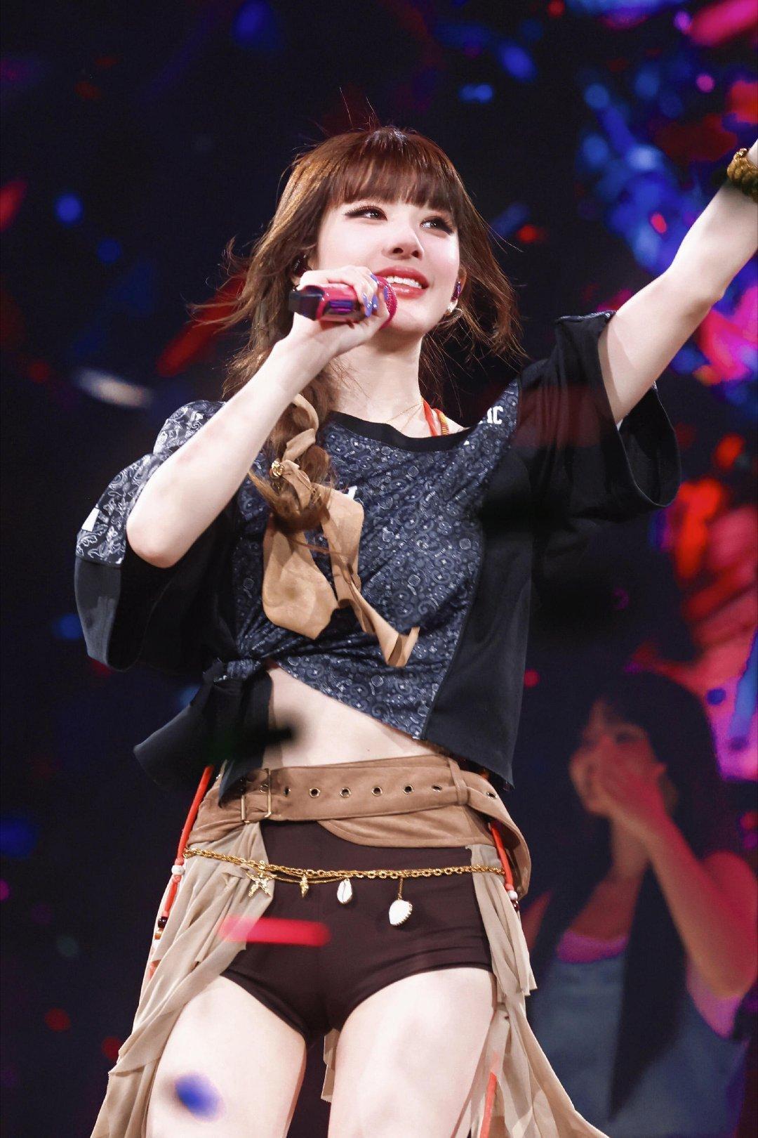 赵露思 ₊⁺♡̶♡̶₊⁺ 露露如天上星𖤐*̩̩͙⸝⋆ ​​​