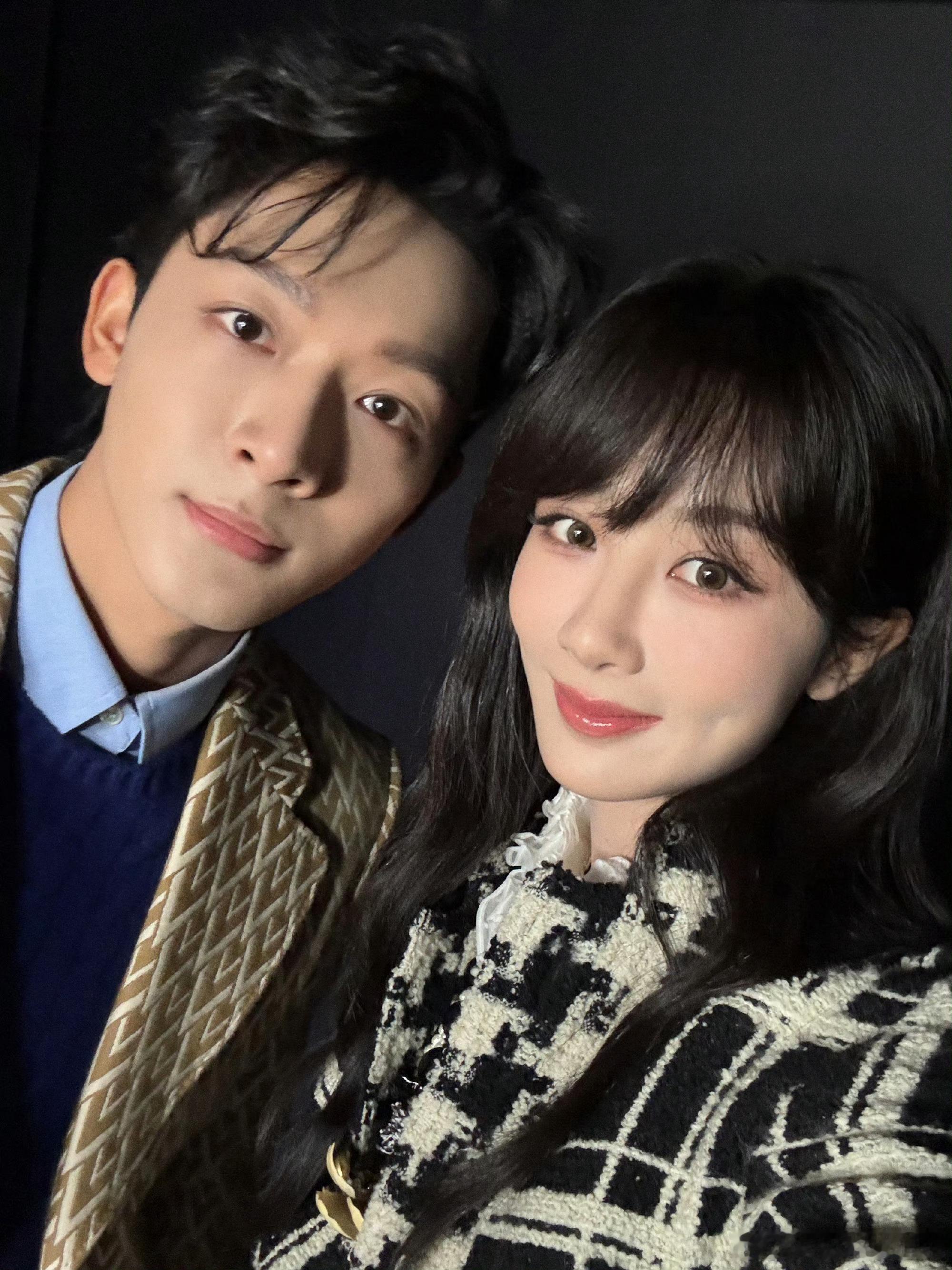 张晚意和杨紫这看着也不像是同龄人啊 ​​​