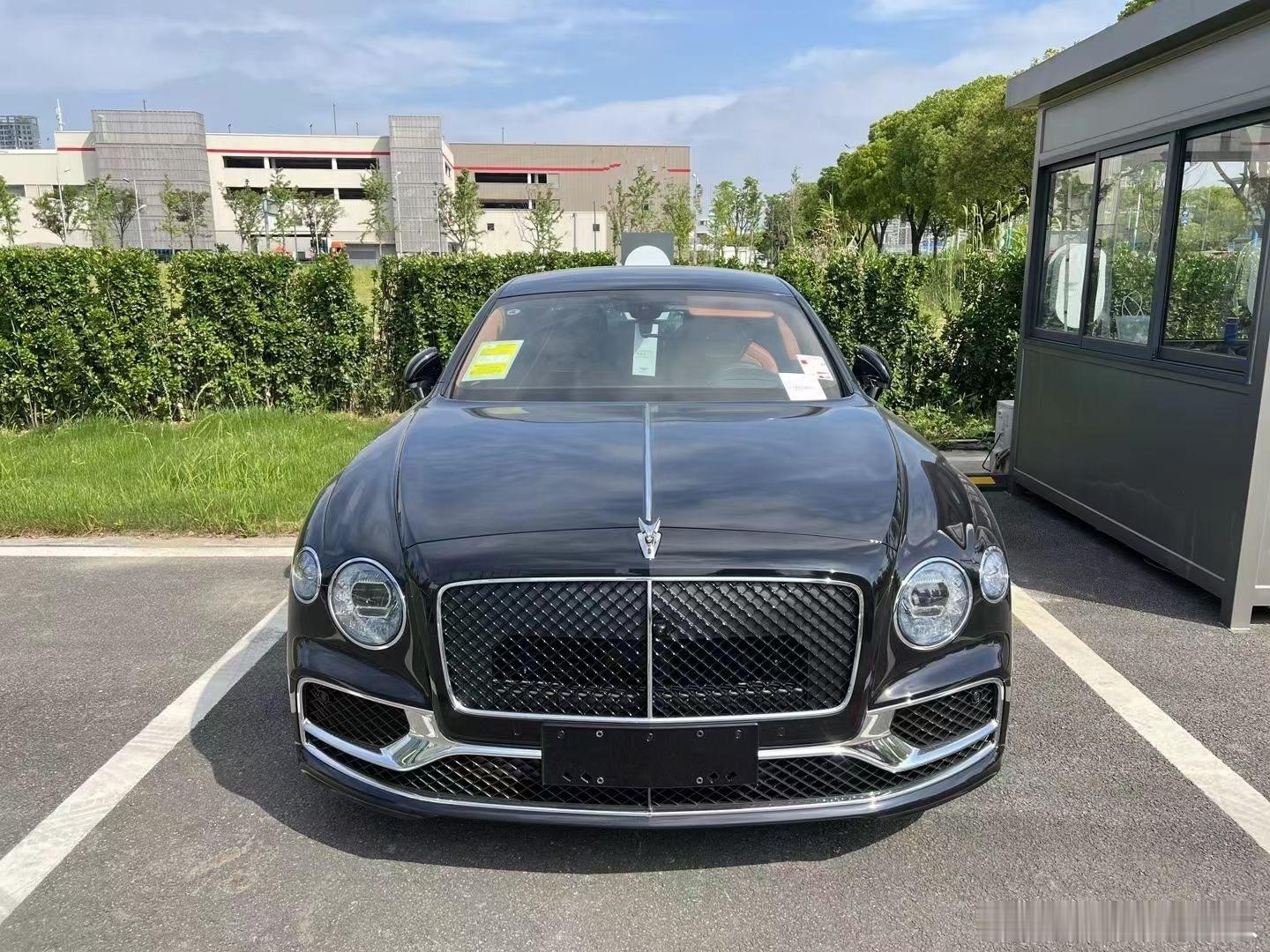 飞驰 V6 混动 宝石黑-棕，配色真好呀。全新现车 ​​​