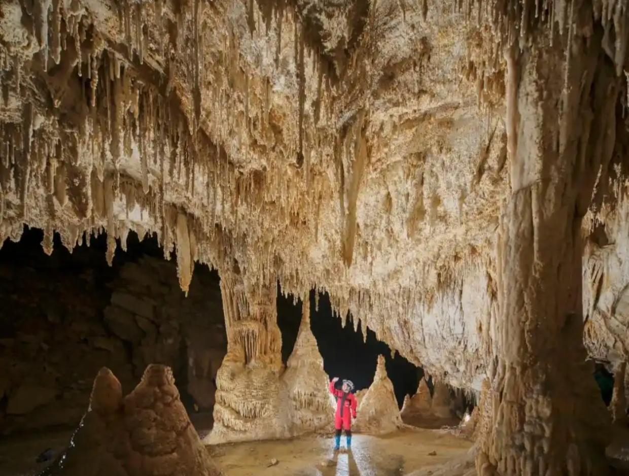 贵州省遵义市道真仡佬族苗族自治县发现的4.8亿年“地下水晶宫”，是一个因农业灌溉