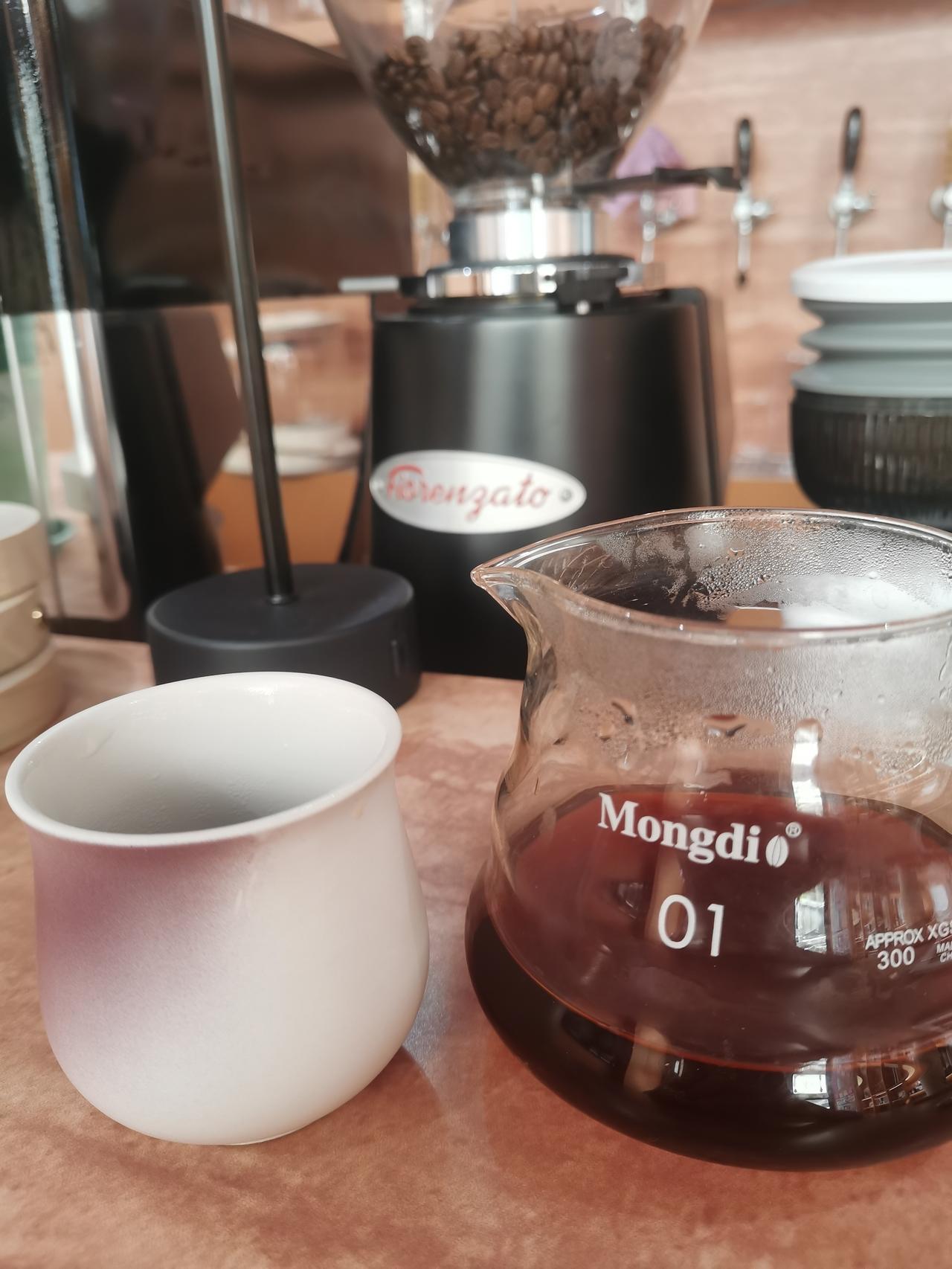 又发现一家新的咖啡店，环境还不错，咖啡师也不错，就是豆子少了点，希望下次去可以多