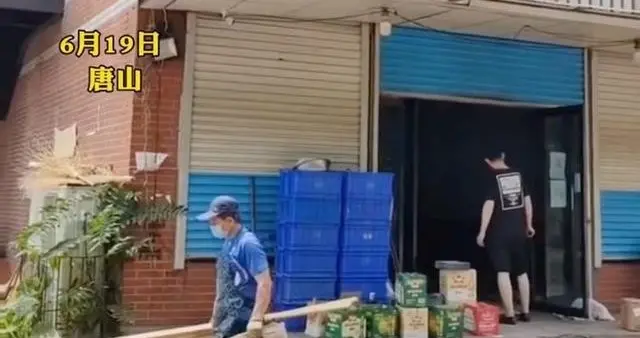 “拆除唐山打人烧烤店”被辟谣：是装修，“短期内店主也没办法经营了”