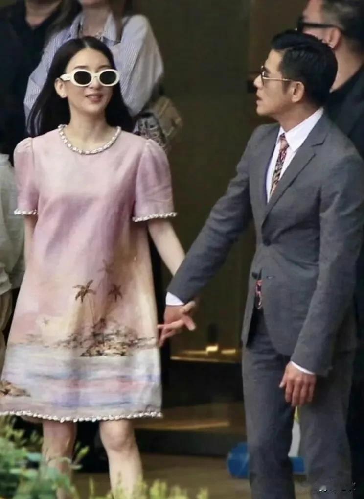 我觉得大家过度解读郭富城了吧，因为他有两个女儿了，因此再想要一个儿子也很正常。