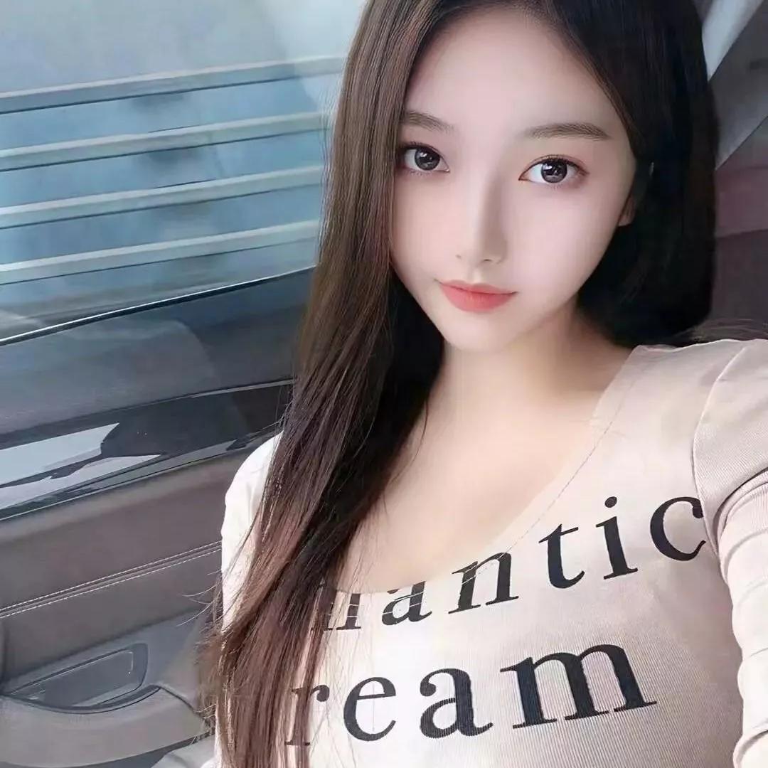 梦幻少女，车内自拍，少女心爆棚