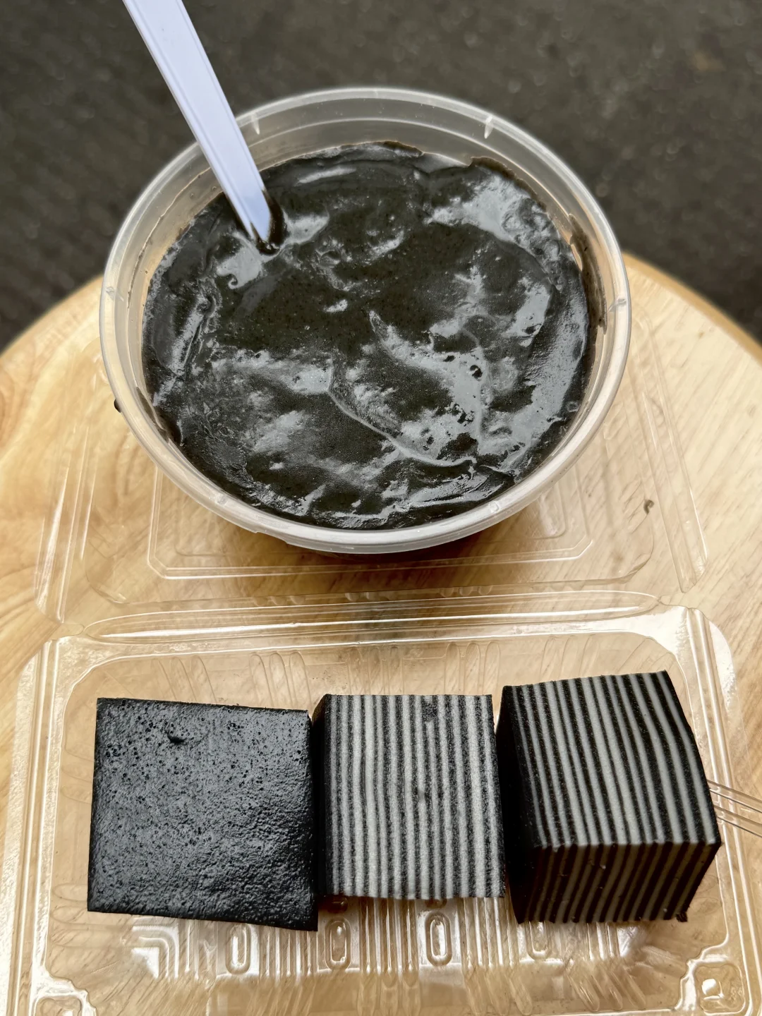 西华路震撼美味的黑芝麻糕
