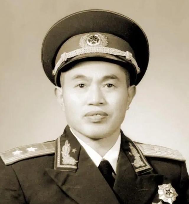 抗战中，八路军活捉日军中佐，刘伯承大喜过望，忙说要奖励这个战士，可当听说俘虏是皮