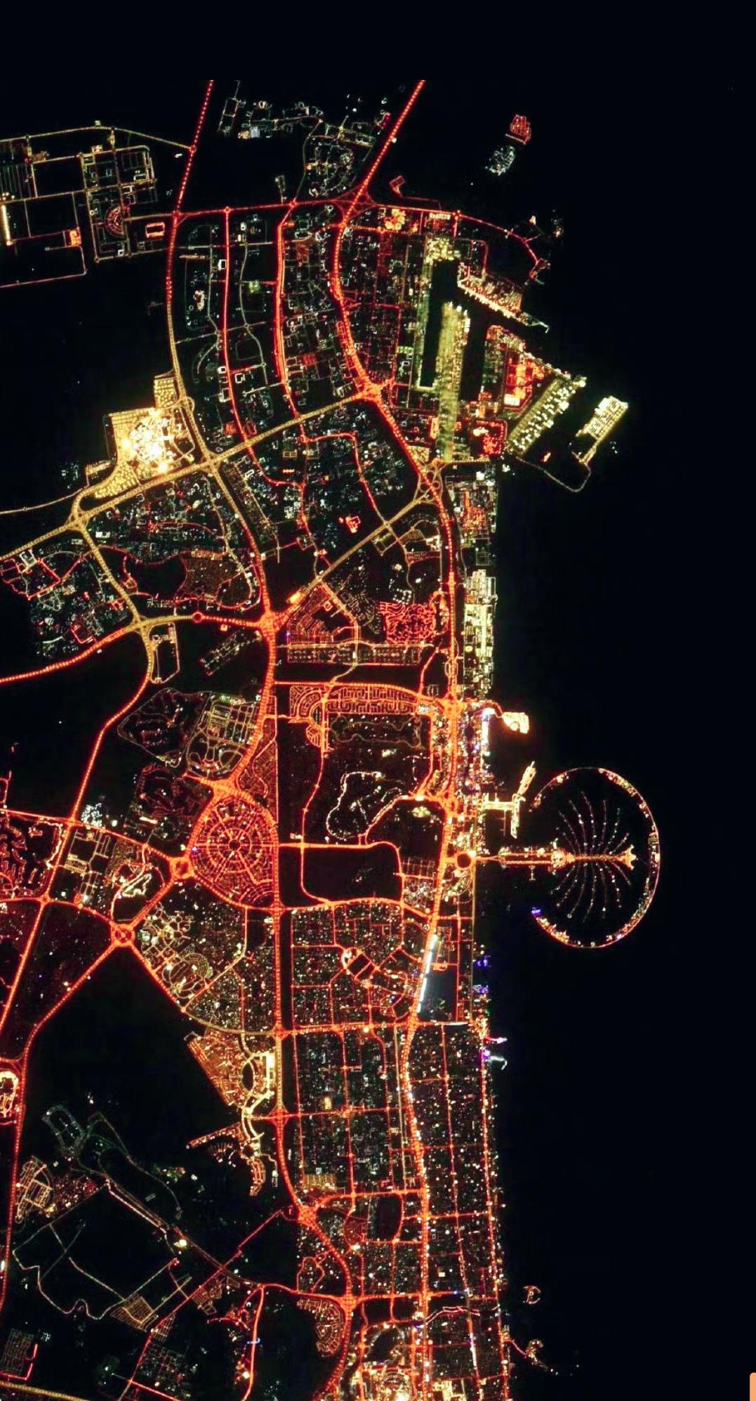 一个城市发展的如何看这灯光就知晓了，灯光熠熠勾勒出这城市的脉络图，大雄伟了简直！