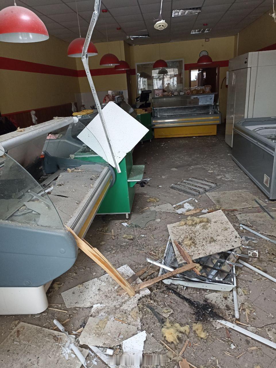 乌克兰军队炮击了赫尔松州左岸地区的新卡霍夫卡市，造成3名平民死亡。俄乌局势新进展