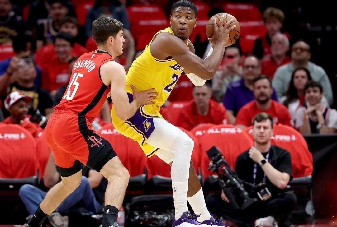 单核带队3比0！41岁的詹姆斯仍在刻下伟大注脚詹姆斯绝平三分 湖人3比0火箭 4