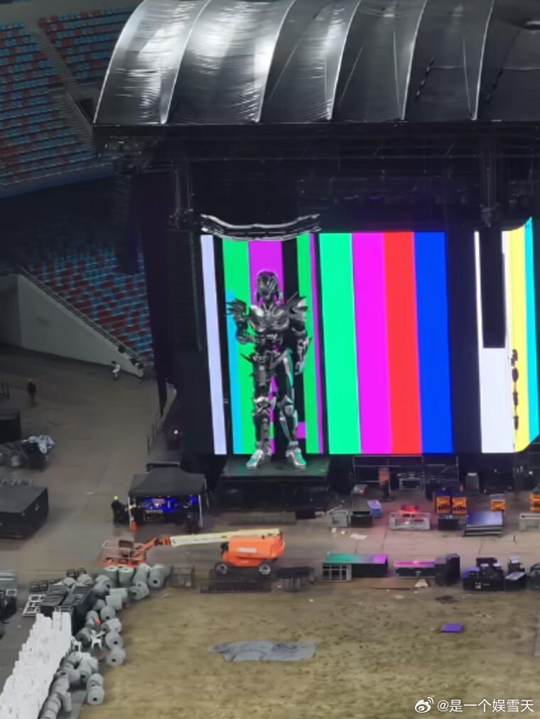 周同学来给周杰伦预热隔空呼应太戳歌迷！周同学解锁预热名场面，自带满满的熟悉气场，