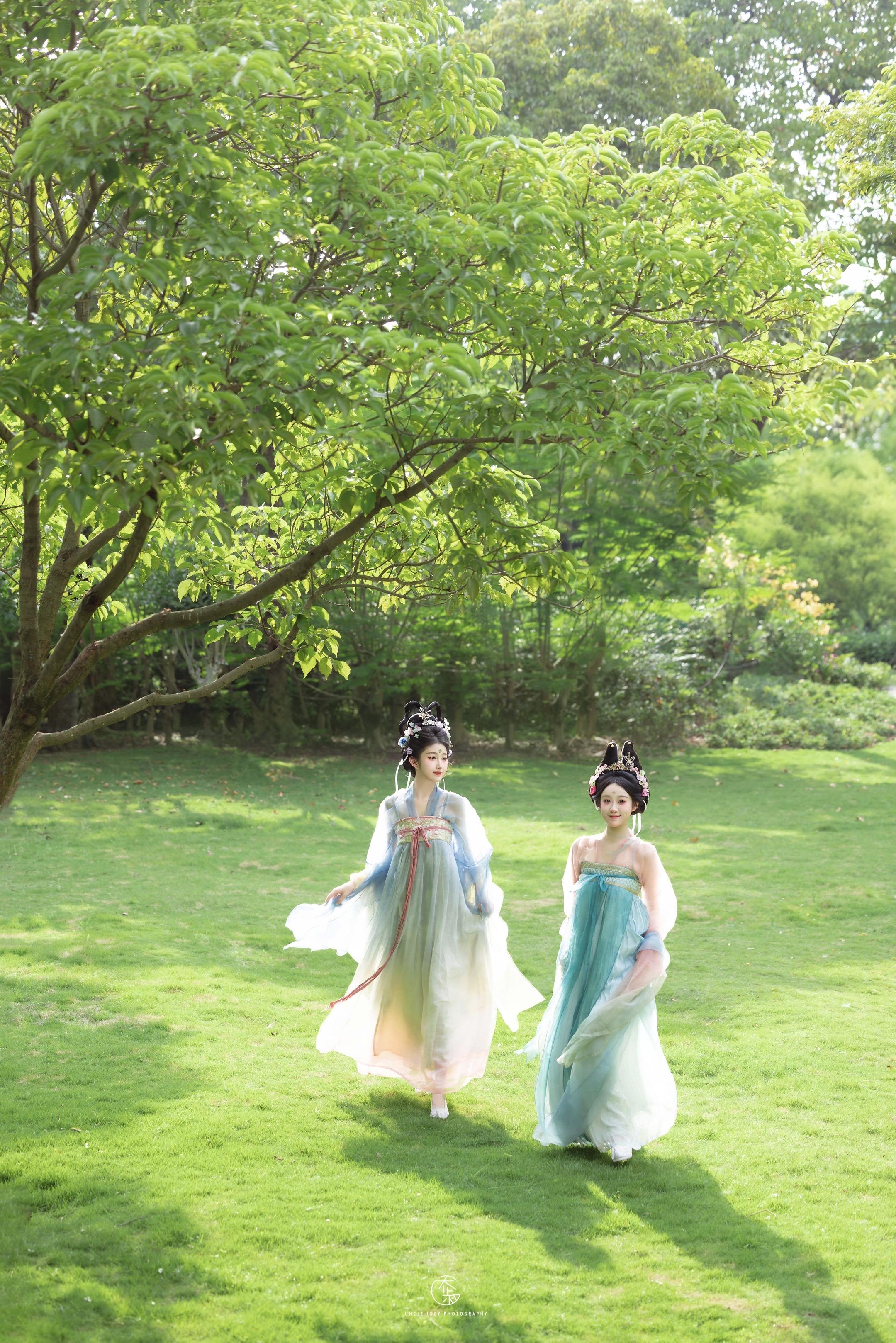 汉服闺蜜丨一定要和好闺蜜拍小唐风吖~