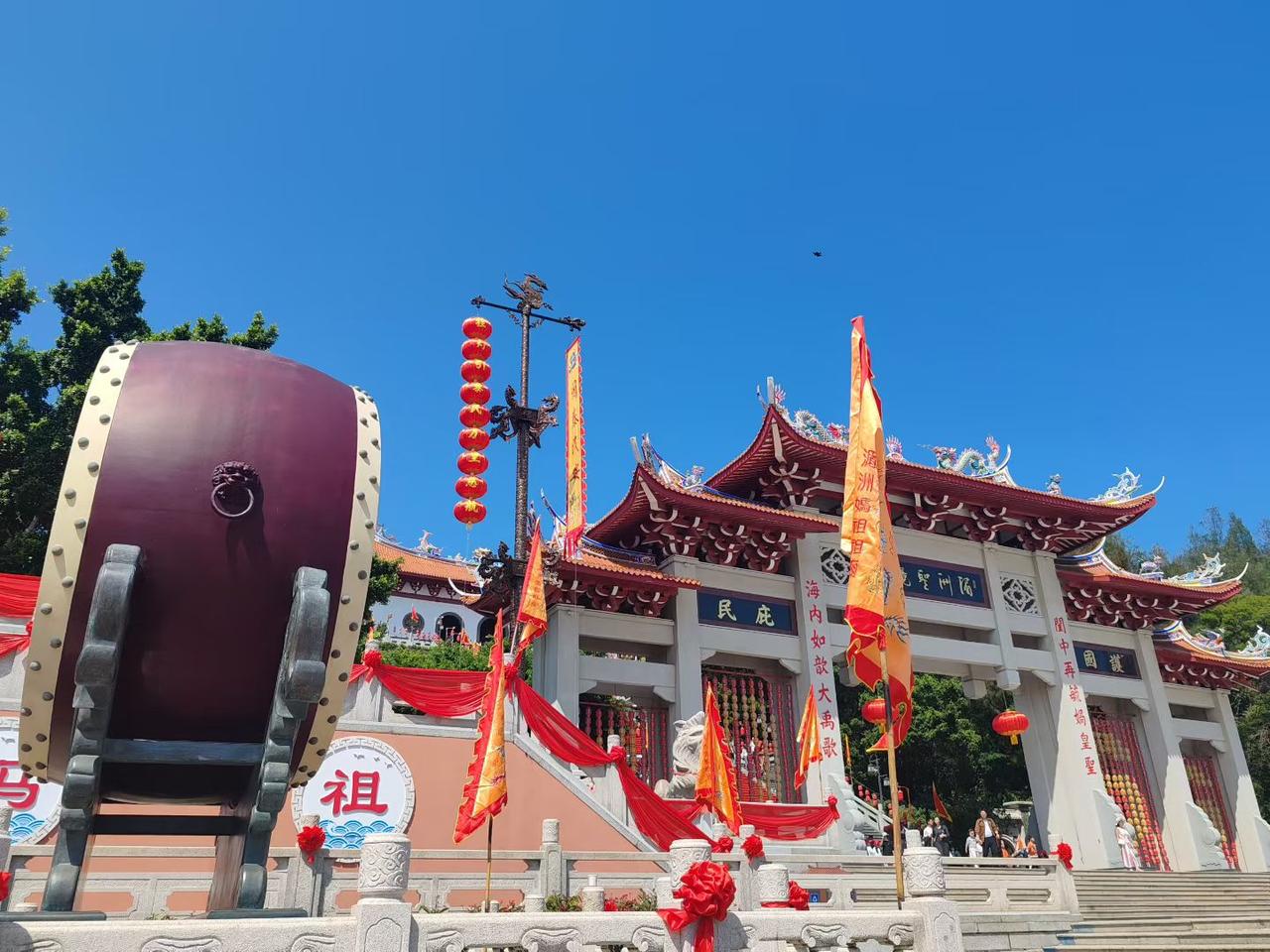 湄洲岛祈福日记，香火鼎盛的日子，连海风都带着虔诚。

终于来湄洲岛赴一场海与信仰