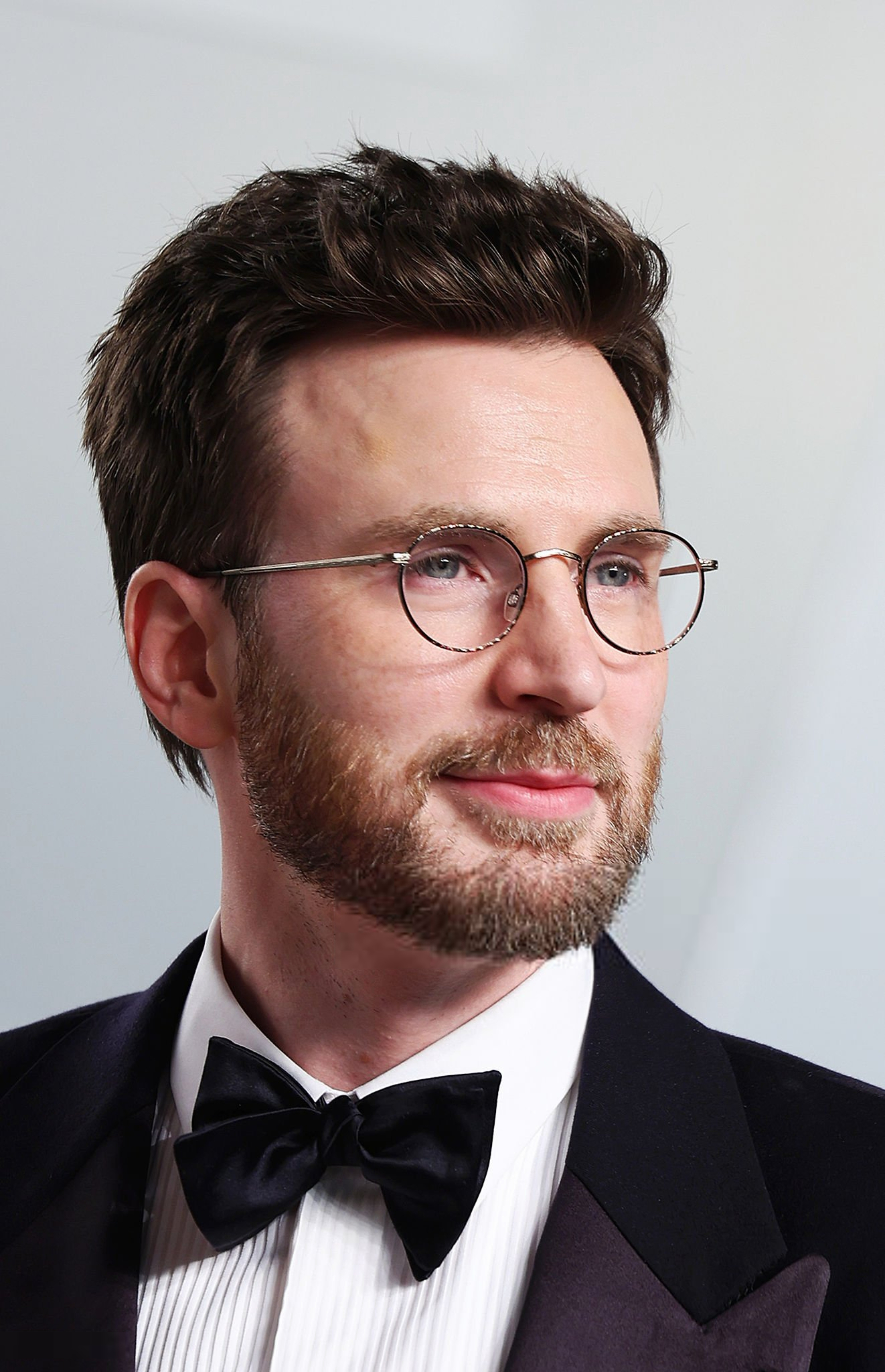 养眼！美队Chris Evans携爱妻Alba Baptista亮相奥斯卡名利场