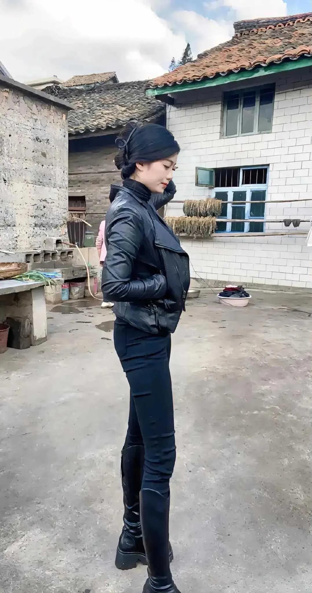 看透了中国式婚姻，主要结婚就是一种成功 这是一种绑架。

洞悉中国式婚姻的观念，