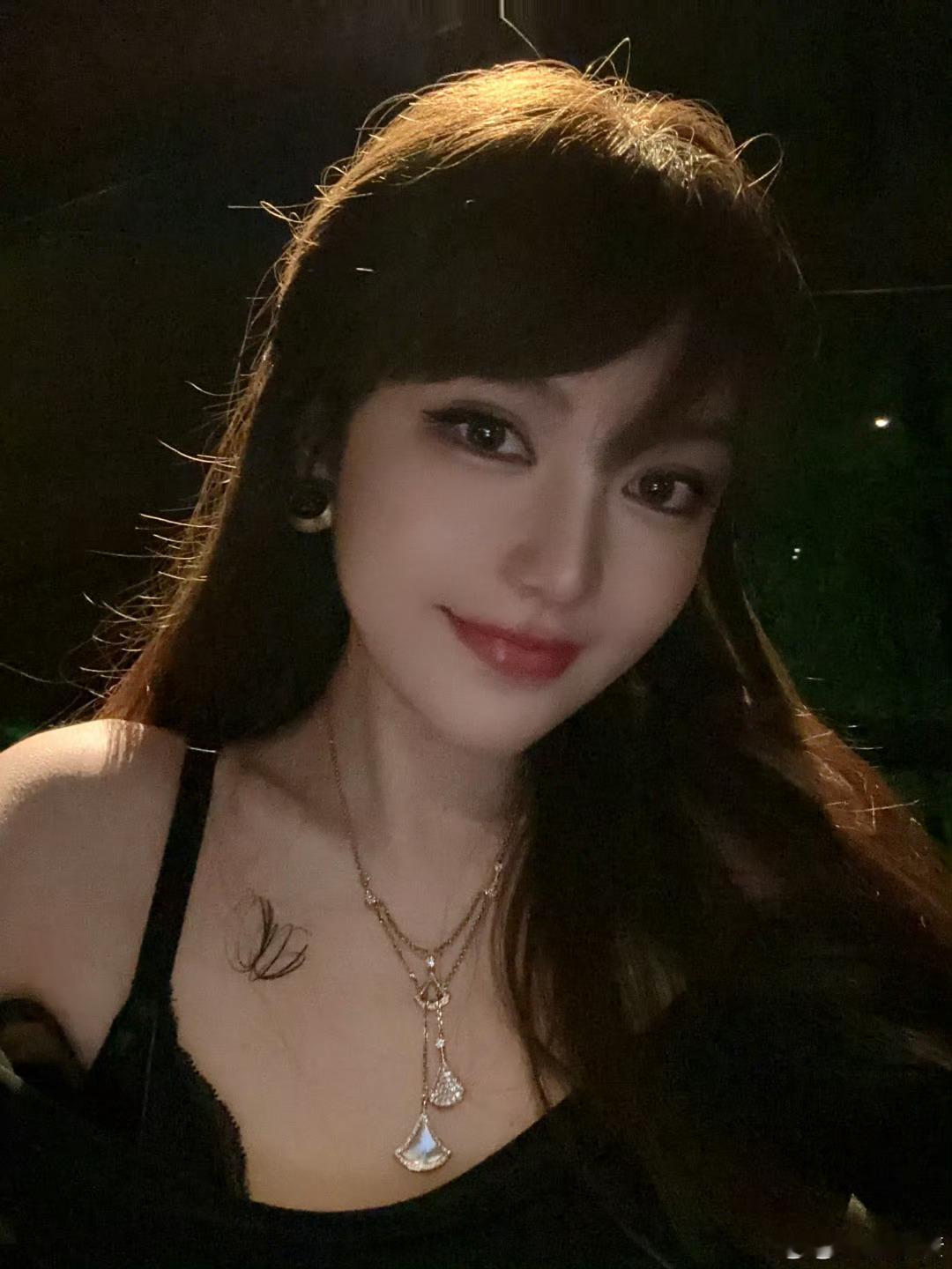 周扬青吃甜品也要讲究balance老板是新人 周姐品甜点：糖和奶油得像搭档，香味