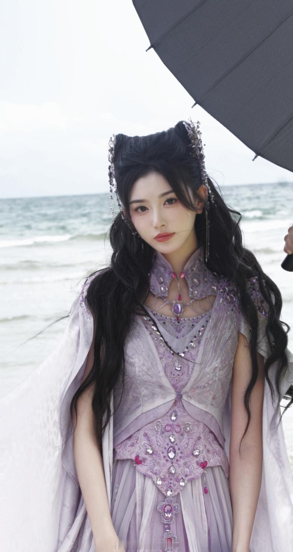 孔雪儿一抹淡紫优雅大气 