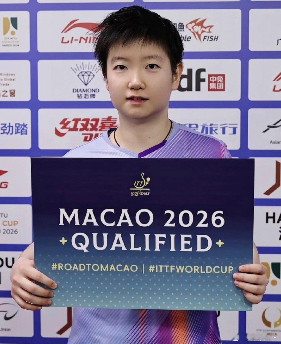 小宝宝拿奖状💯 