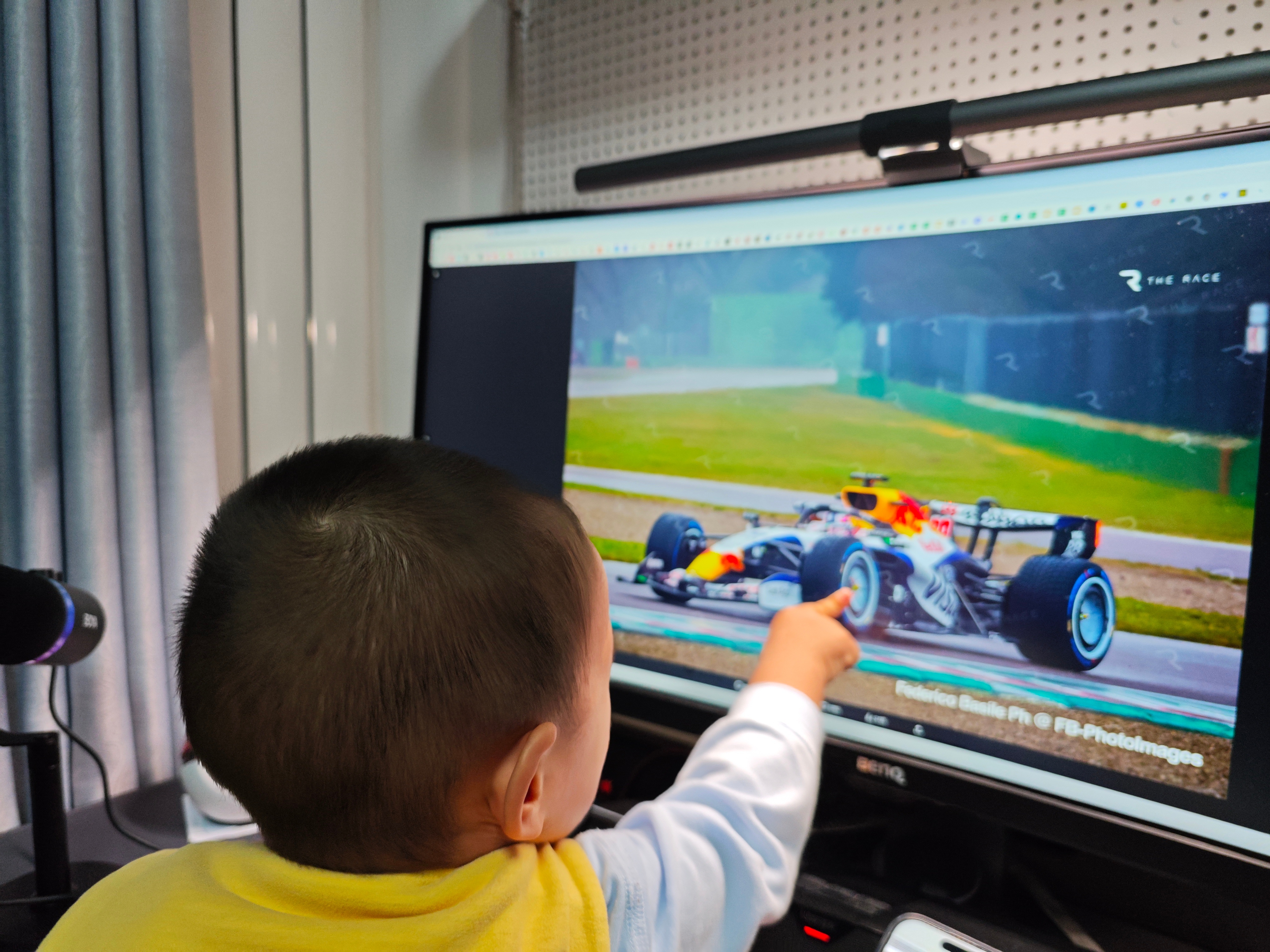 小朋友看到小红牛新车首航照片时很兴奋😂f1