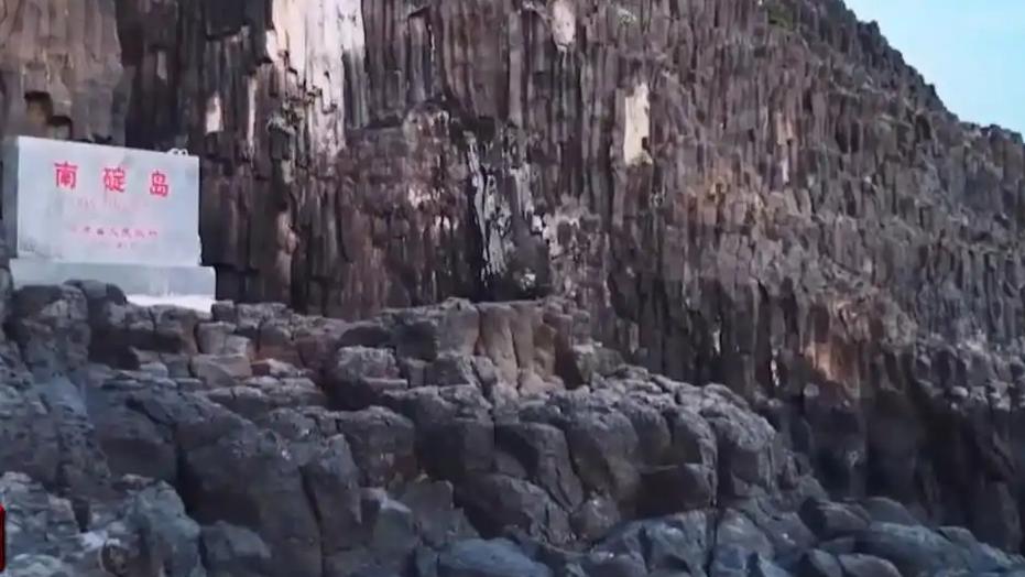 漳州南碇岛“翻车”！火山岩柱群成“垃圾场”，无人海岛咋被折腾成这样？
 
福建漳