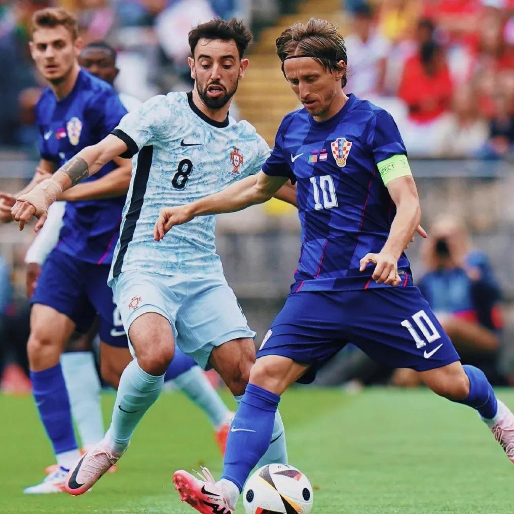 国际友谊赛：克罗地亚队2-1 击败葡萄牙队🇭🇷
#克罗地亚队# #葡萄牙队#