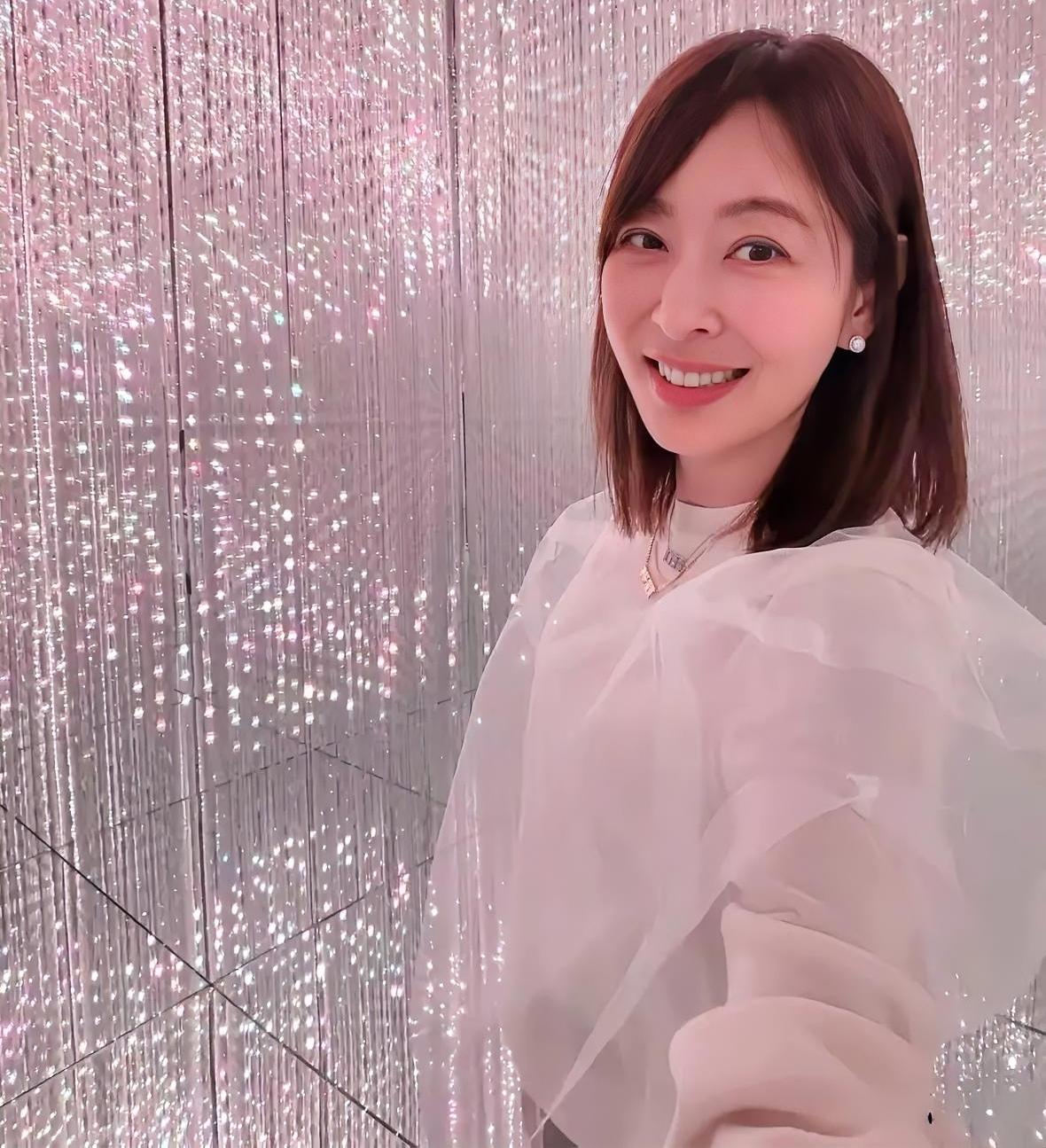 井底之蛙不光视野窄，还喜欢嘚瑟！台北101那位挺年轻的女董事长贾永婕，样貌勉勉强