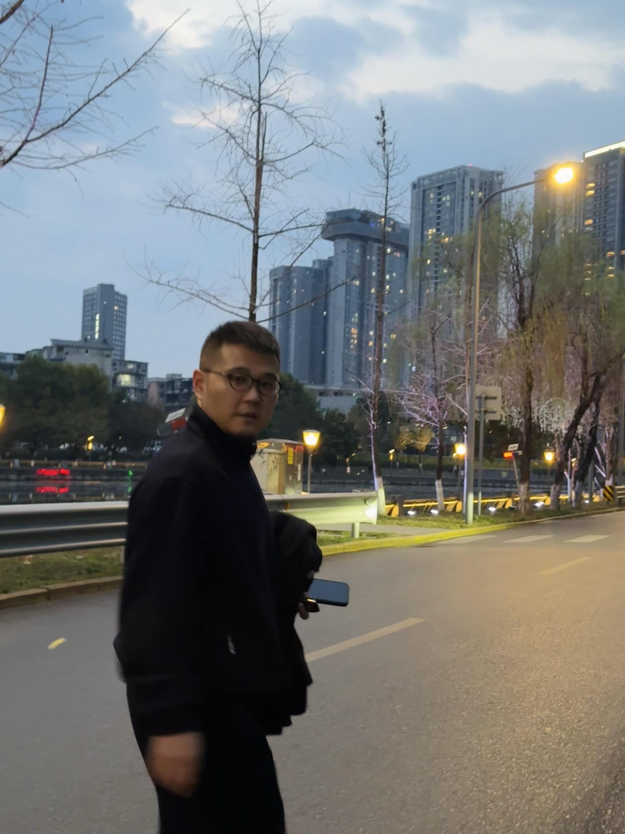 去掉皮肉，无非二百零六骨 穿上衣裳，可有八万四千相