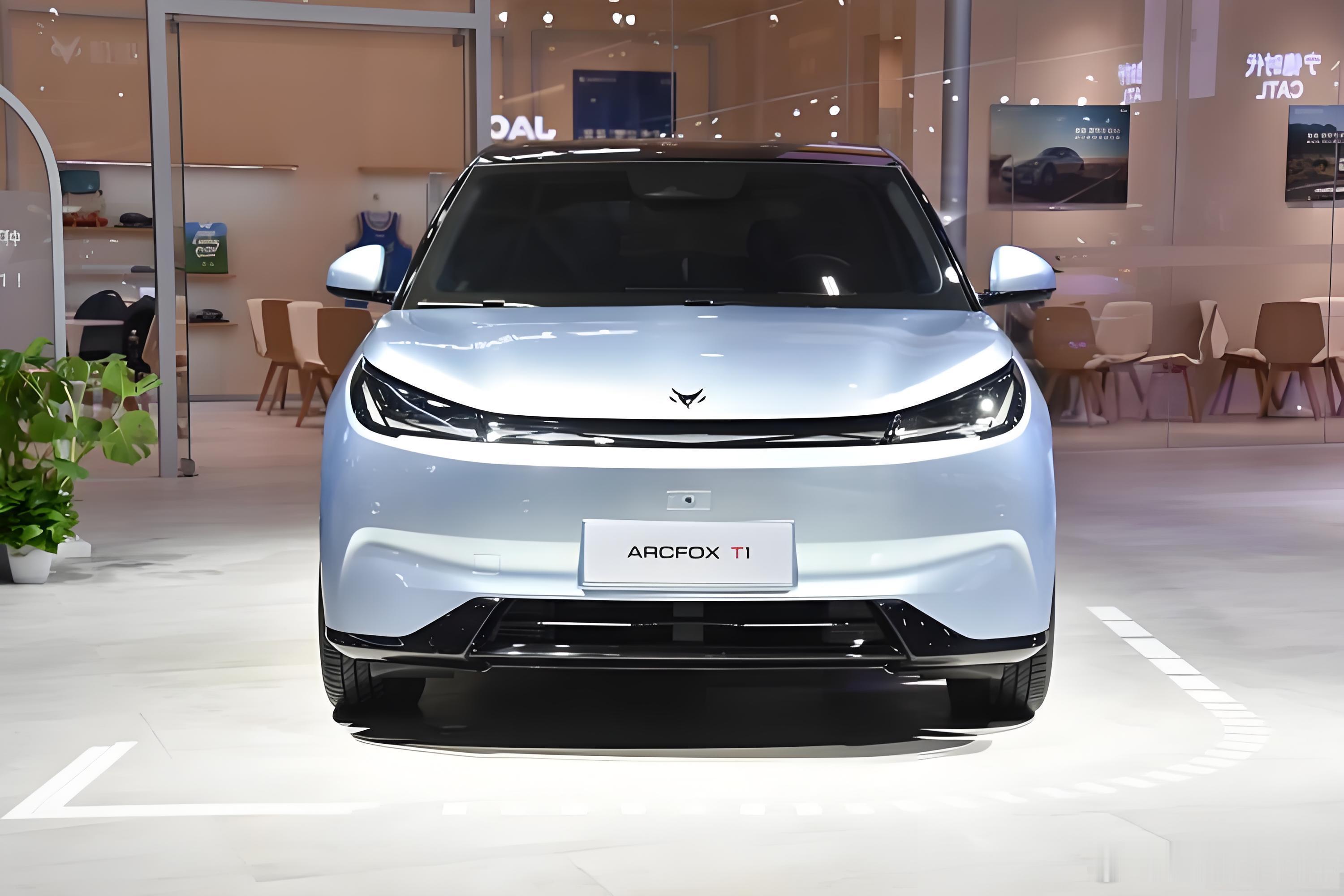 极狐T1 智能车机功能全，满足多元需求想给父母选台好开纯电？极狐T1正式开售，长