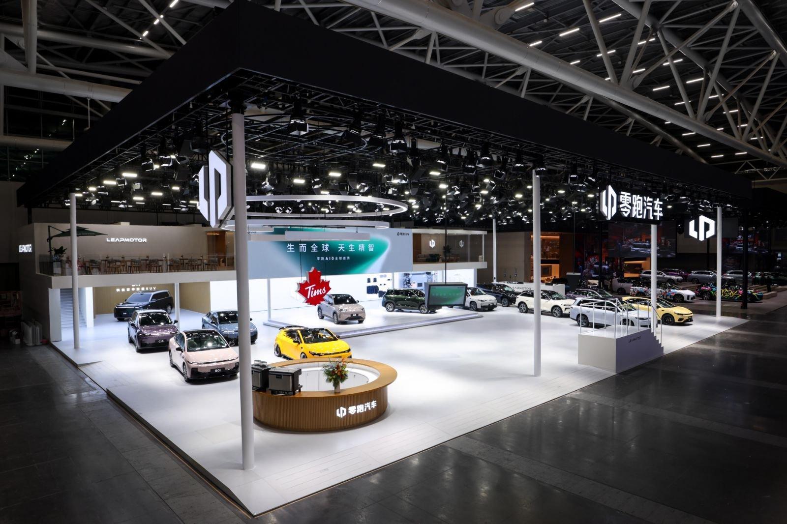 零跑汽车在广州车展完成全新车型A10的全球首秀，该车定位“10万内精智SUV”，