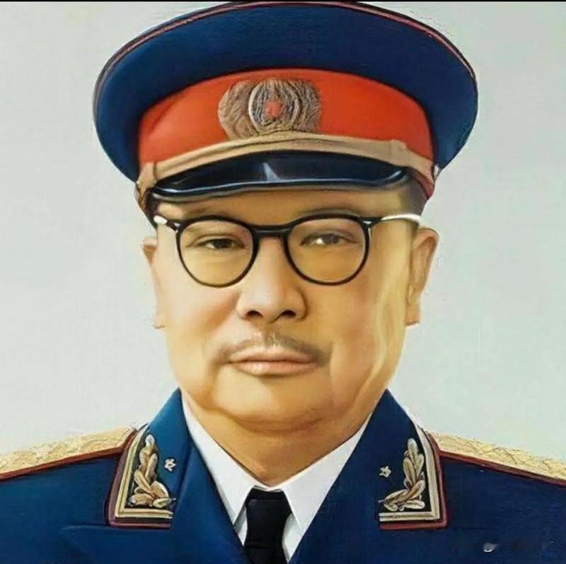 1949年，傅作义手下炊事员借机买菜，告知李克农：毛主席有危险！
 
这个炊事员