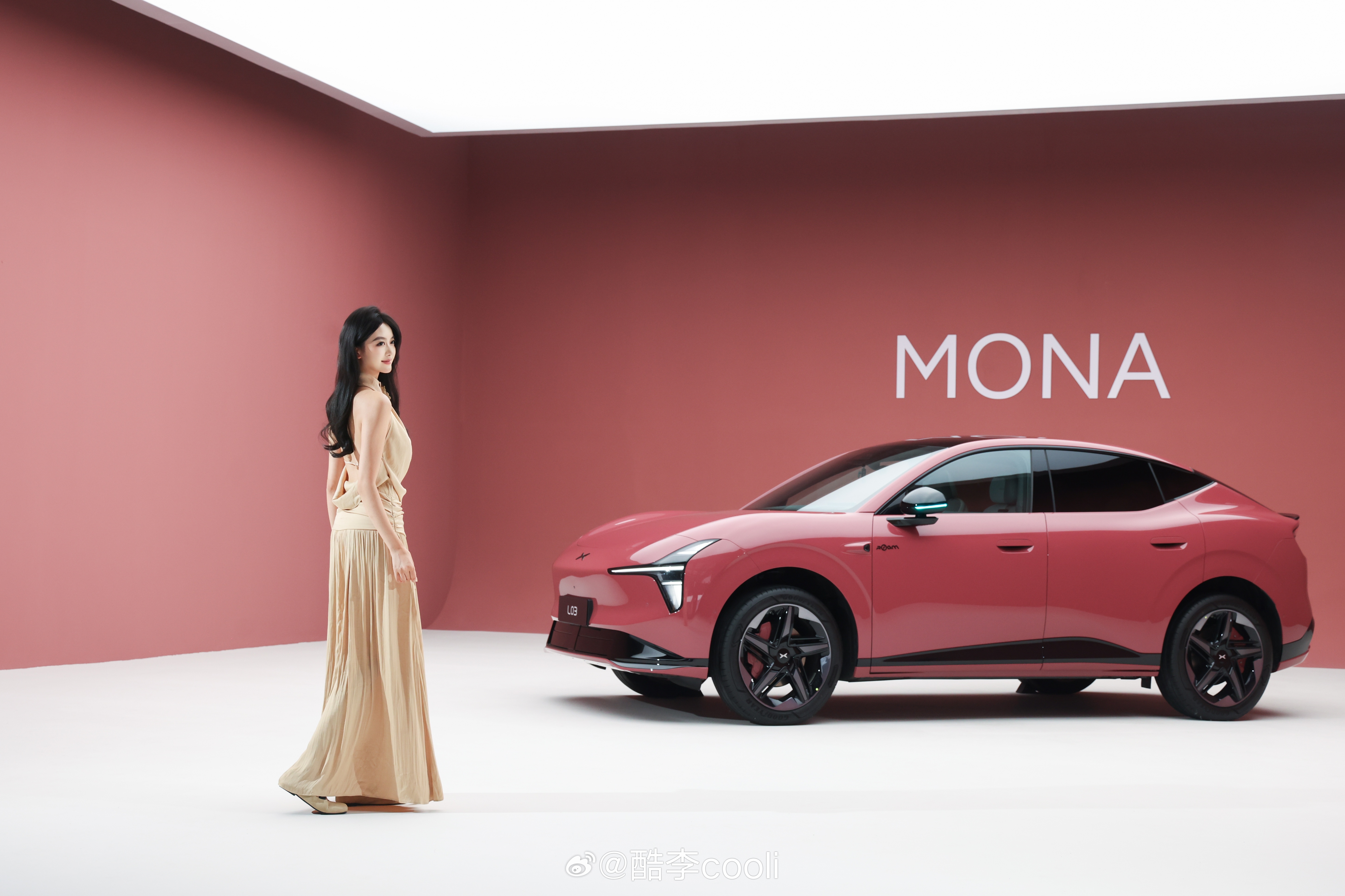 拍上欧阳娜娜同款乌梅子酱啦小鹏monal03太懂年轻人了小鹏monal03对标3