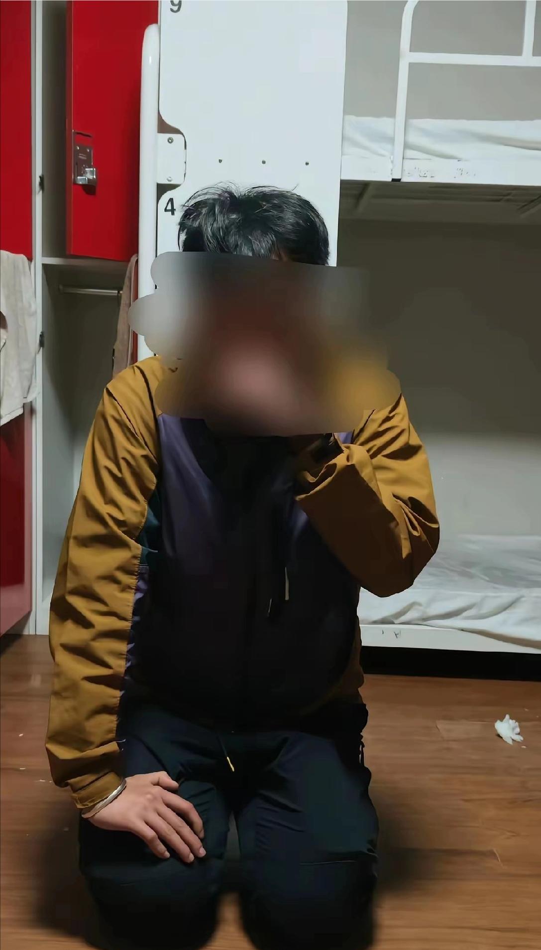 一个22岁的中国女孩，在韩国的青旅里醒来，发现自己的身上、脸上、头发上全是别人的