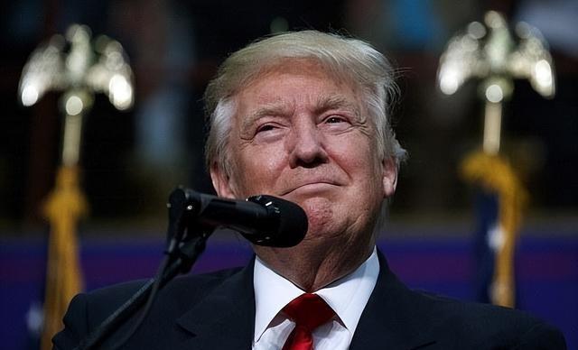 2025年全球经济最直白的冲突，集中体现在中美两国的经济对抗上。

美国把制裁矛