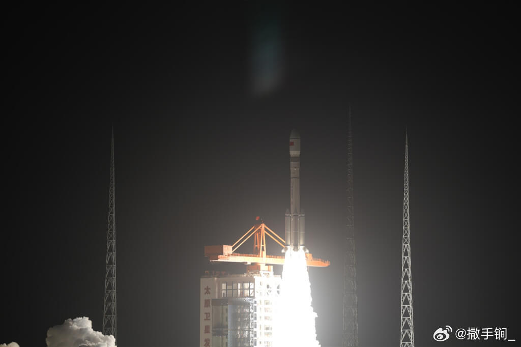 日媒称被认为是中国侦察用的卫星群，约每10分钟通过日本上空1次，而在日本自卫队与