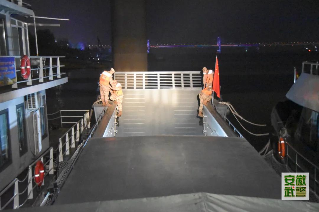 武警安徽总队装备的069型登陆艇（图1）。武警内卫系统设有船艇大队的支队大约有二