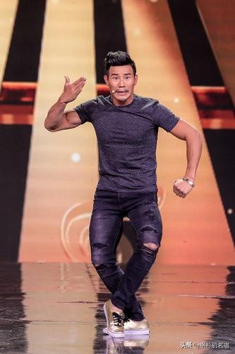 天啊地啊，是谁给了嘎子哥这般勇气？
大明星刘德华开演唱会，那可是一票千金，众人挤