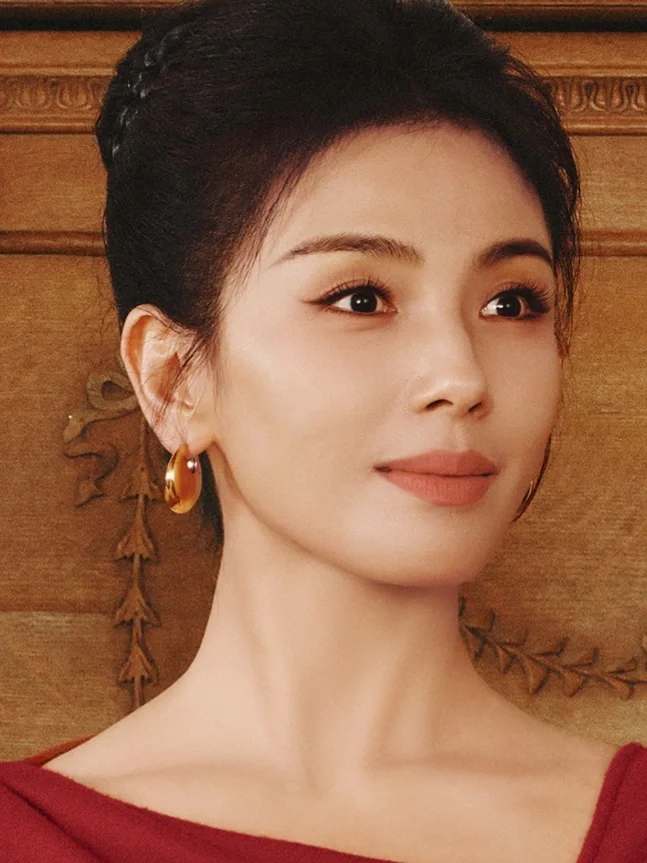 给刘涛化的音儿广告妆