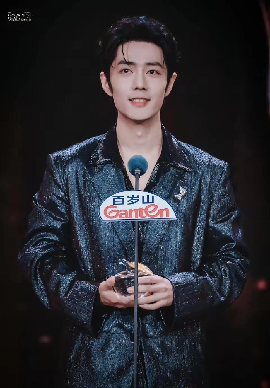 肖战十年磨一剑！从配角到最年轻视帝，这一路太好哭
 
    肖战这一路走来，满