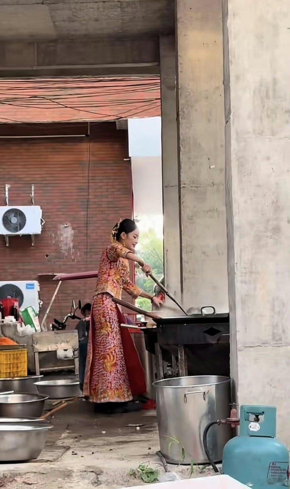 这婚结的，酒席还得自己来下厨 