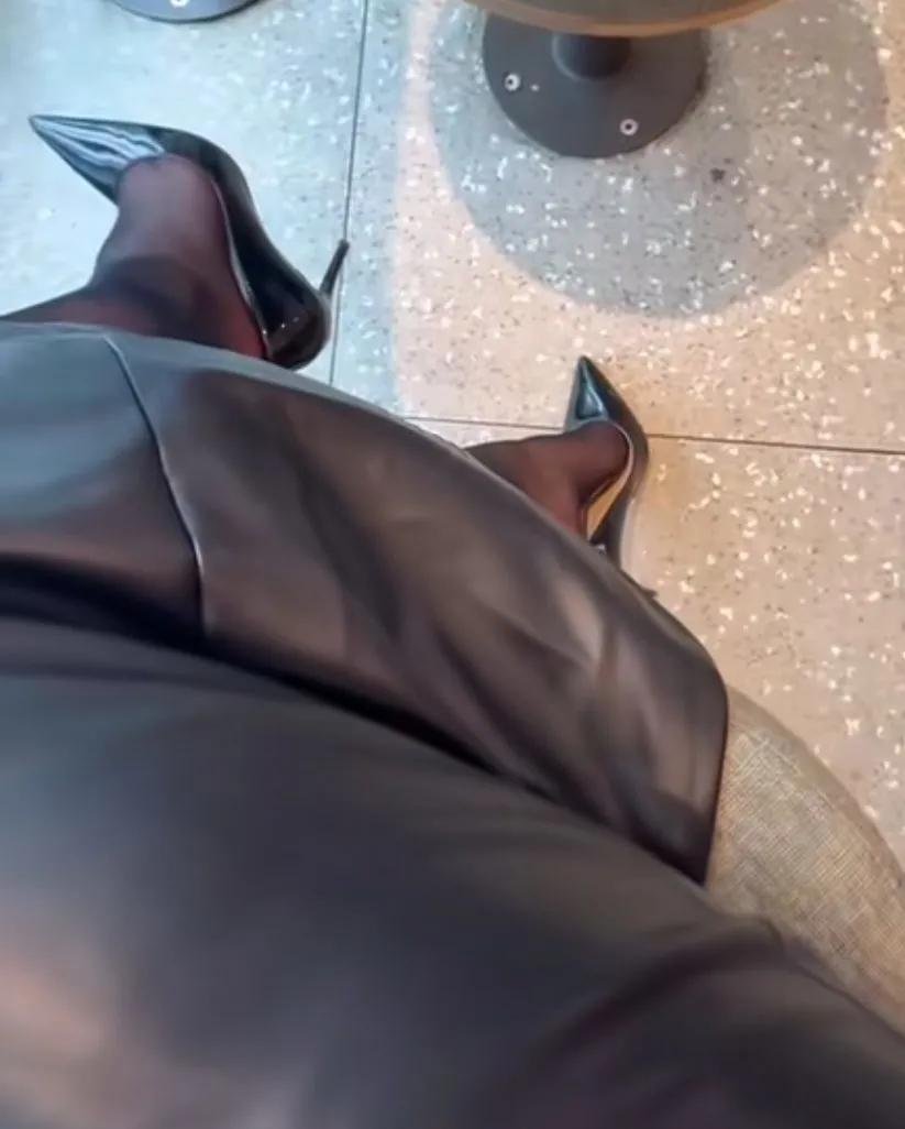 优雅高跟鞋，自信每一步，每天必穿搭配黑丝，尽显御姐女王气质！黑丝高跟鞋穿搭 御姐