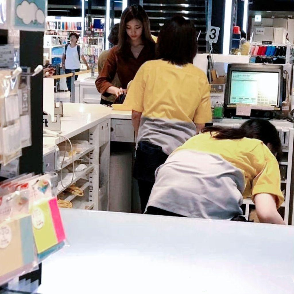 糊成像素都能看得出是大美人胚子的周子瑜📸 ​​​