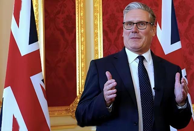 特朗普昨天替英国宣布：“基尔·斯塔默将辞去英国首相职务。他在两个非常重要的议题上