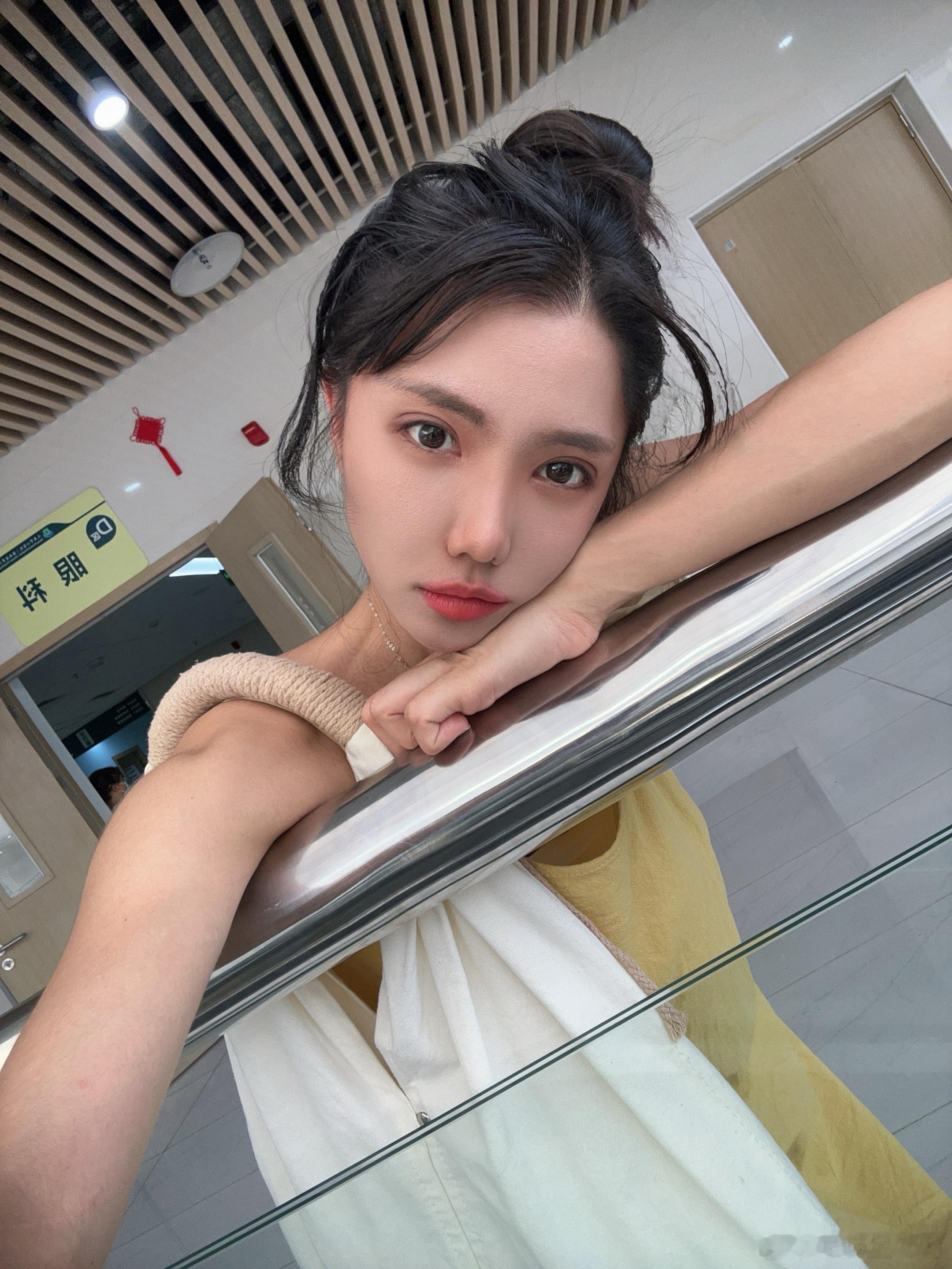 今天悬着的心可算沉下来啦，眼睛啥问题没有，不用担心要戴眼镜了～～～～～ 三亚